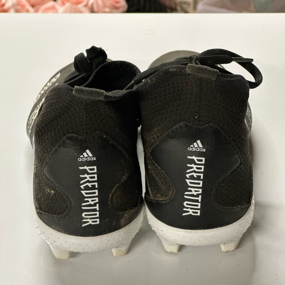 Boys Adidas Predator Accuracy Soccer Shoes Cleats Size 4.5 - Picture 4 of 4
